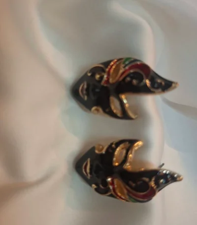 گوشواره دخترانه مینا کاری طرح بالماسکه